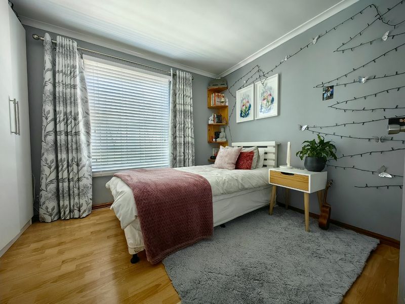 4 Bedroom Entertainers Dream in Prime Location! - Photo 9