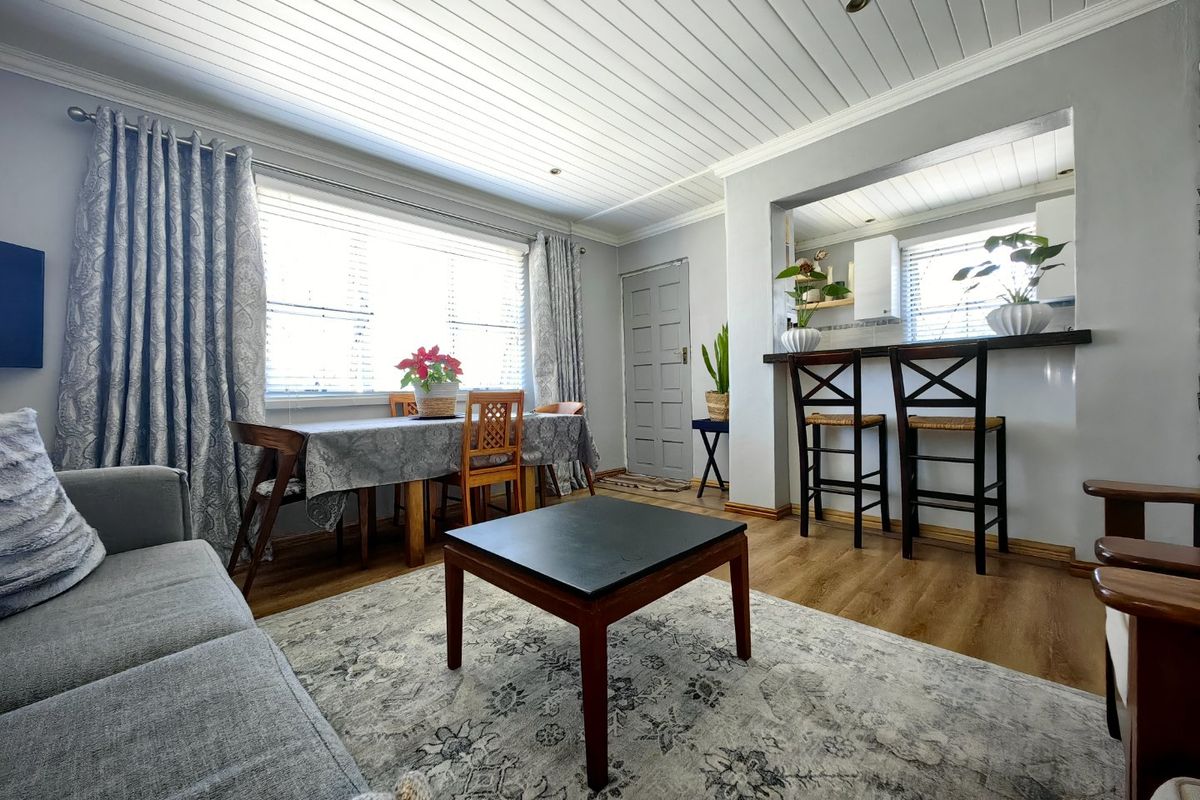 4 Bedroom Entertainers Dream in Prime Location! - Photo 2