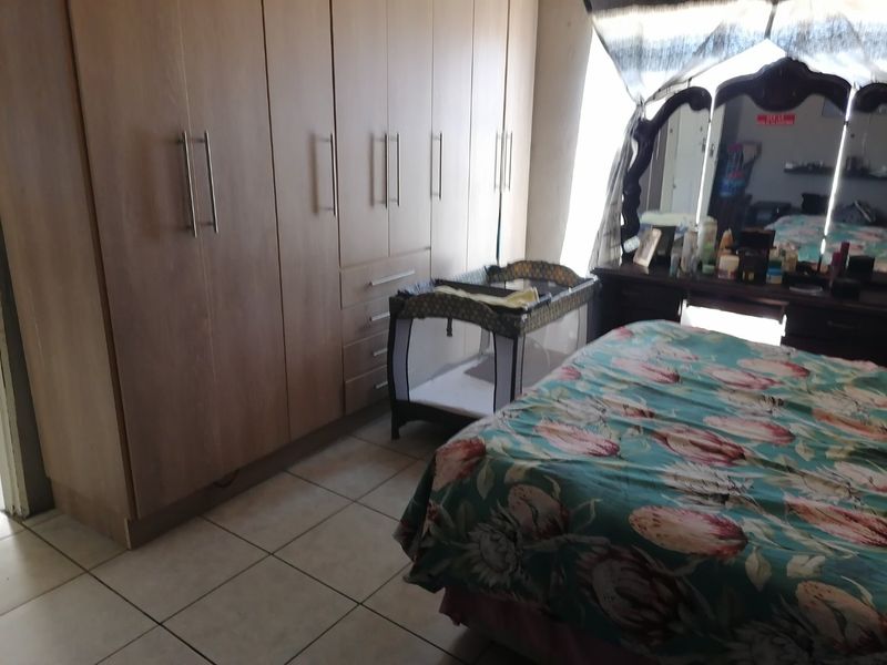 Beautiful, well maintained 3 bedroom family home for sale in Chris Hani, Bloemfontein - Photo 9