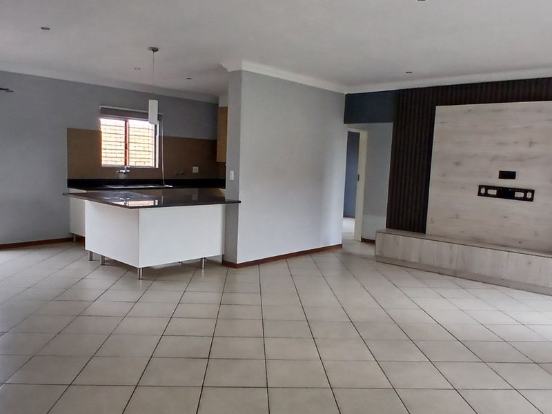 MODERN 3 BEDROOM HOME IN AN ESTATE - Photo 6