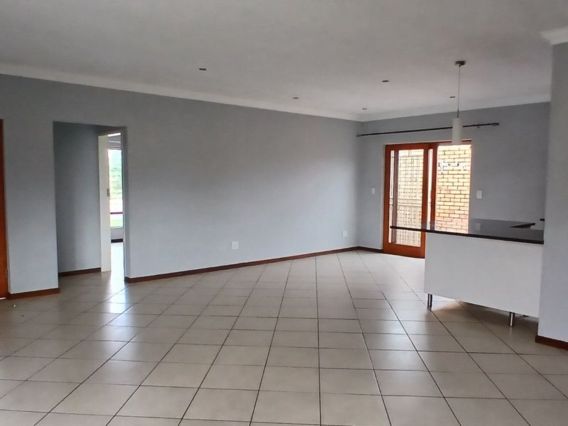 MODERN 3 BEDROOM HOME IN AN ESTATE - Photo 7