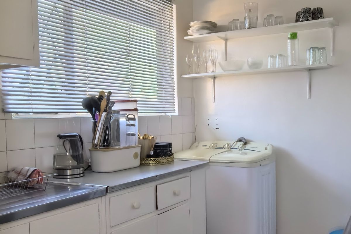 1-Bedroom Unit in Lyndhurst – A Perfect Blend of Tranquility and Convenience - Photo 5