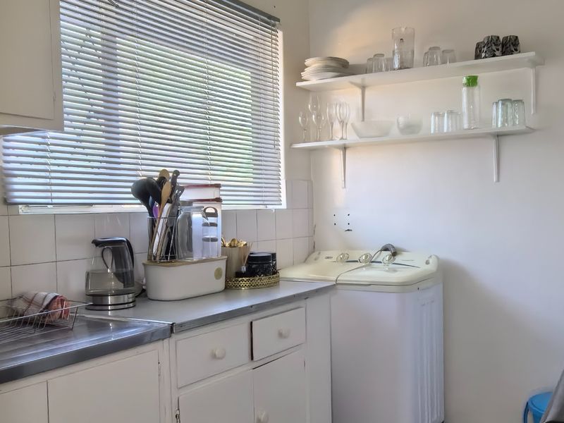 1-Bedroom Unit in Lyndhurst – A Perfect Blend of Tranquility and Convenience - Photo 5