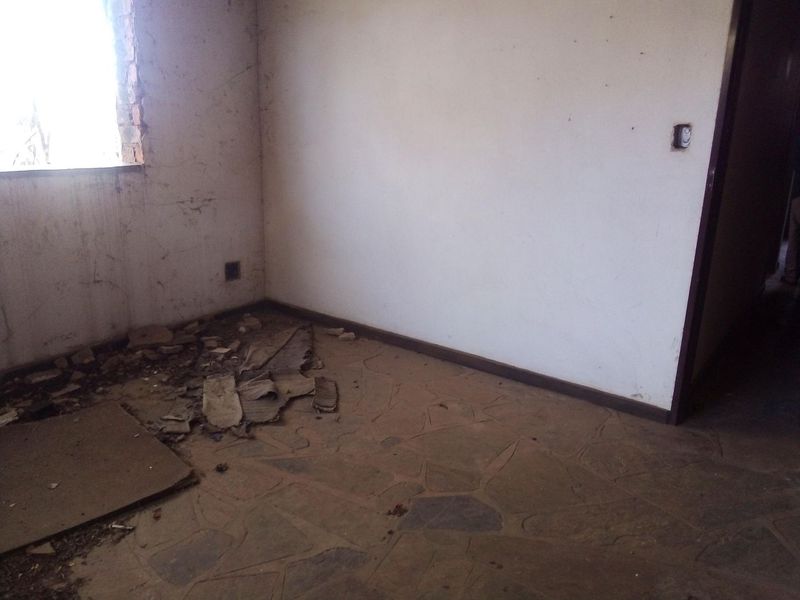 7.4 Hectares small holding on the slopes of the mountains of Magaliesburg - Photo 8