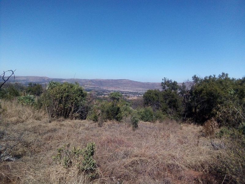 7.4 Hectares small holding on the slopes of the mountains of Magaliesburg - Photo 2