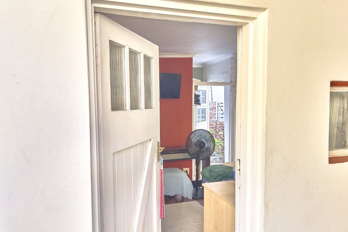 Studio to rent in Green Point Upper. - Photo 4