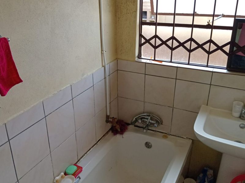 3 Bedroom house for Sale in Olivenhoutbosch - Photo 5