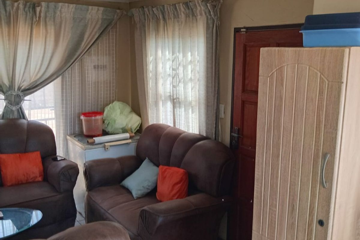 3 Bedroom house for Sale in Olivenhoutbosch - Photo 3