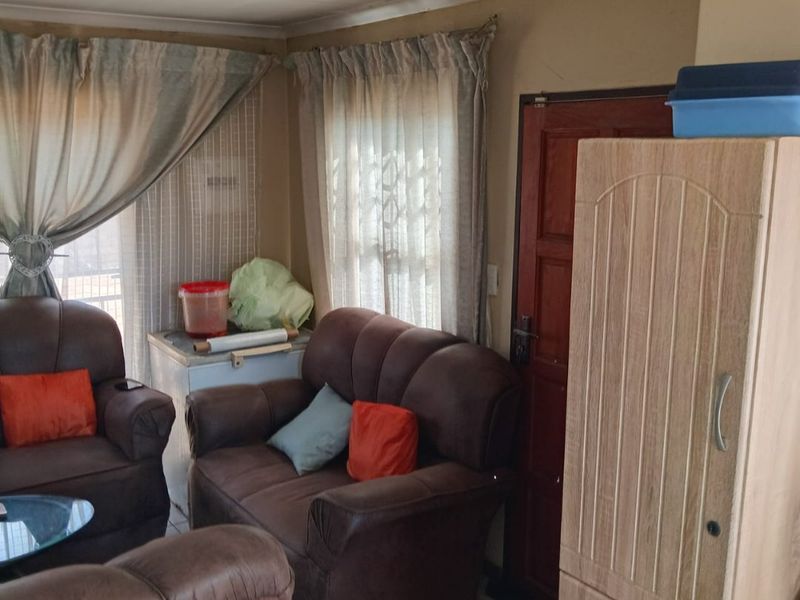 3 Bedroom house for Sale in Olivenhoutbosch - Photo 3