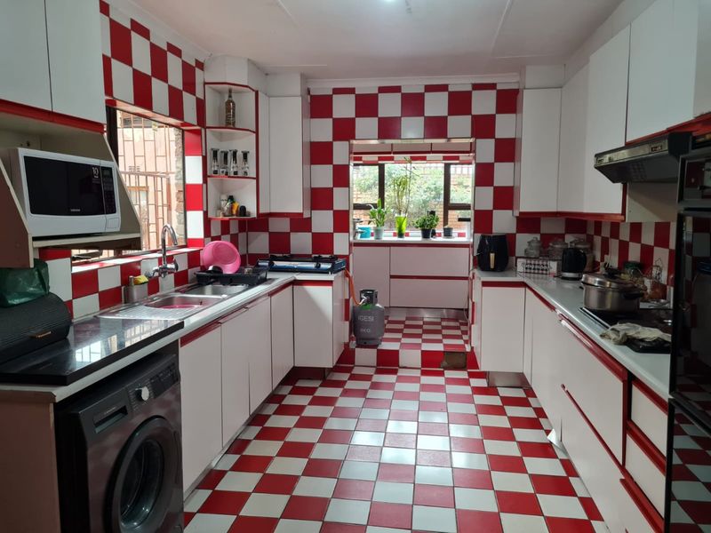 Beautiful and Affordabe - Photo 7