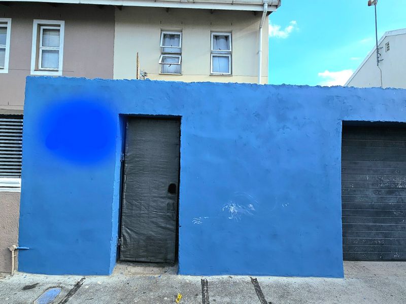 Two bedroom fully enclosed home with parking for upto three cars - Photo 2