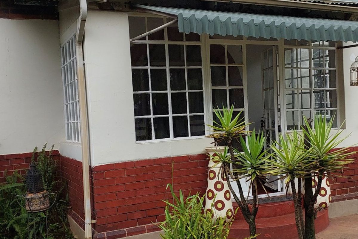 Spacious Old Charm Family Home  - Photo 2