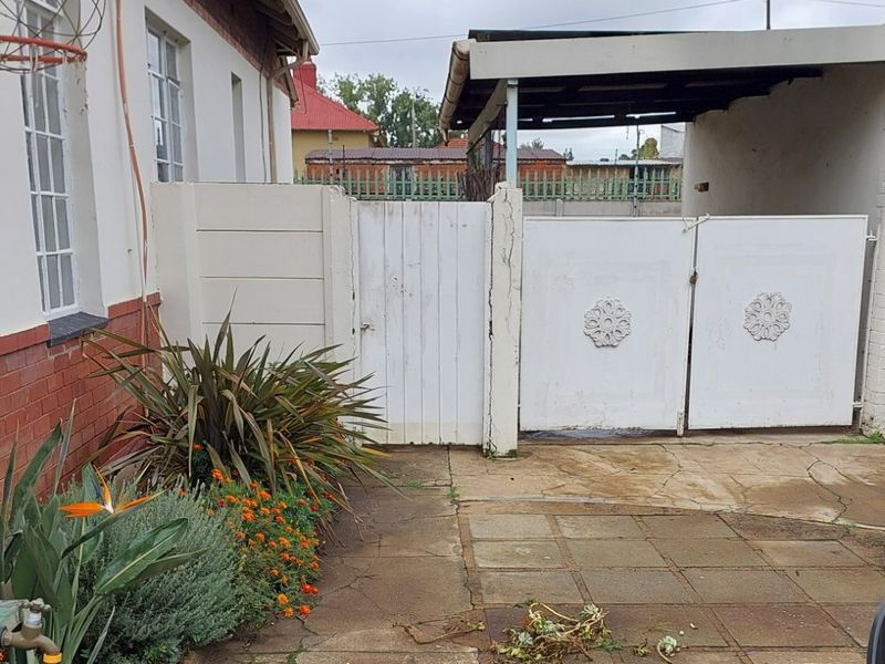 Spacious Old Charm Family Home  - Photo 7