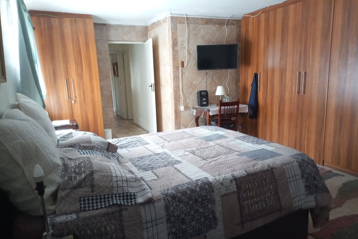 Charming 3 Bedroom house with Fireplace and Entertainment area / EXCLUSIVE SOLE MANDATE!!!!!!!! - Photo 3