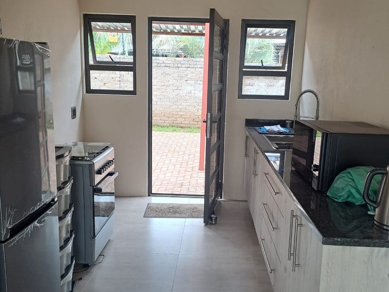 Newly Built Home for Sale – Walking Distance to Vaal Marina Waterfront! - Photo 3