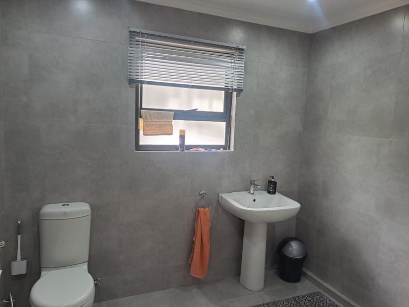 Newly Built Home for Sale – Walking Distance to Vaal Marina Waterfront! - Photo 10