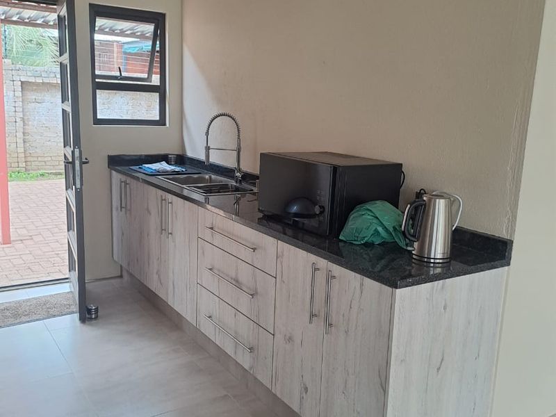 Newly Built Home for Sale – Walking Distance to Vaal Marina Waterfront! - Photo 4