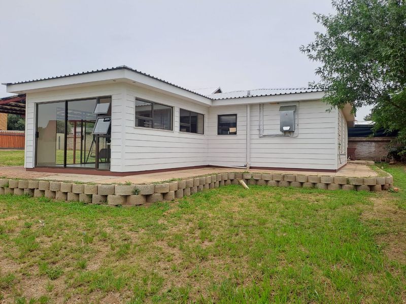 Newly Built Home for Sale – Walking Distance to Vaal Marina Waterfront! - Photo 1