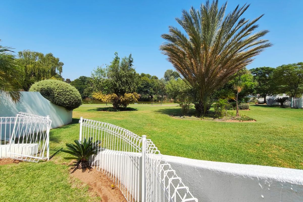 Spacious Waterfront Home with Modern Amenities - Photo 3