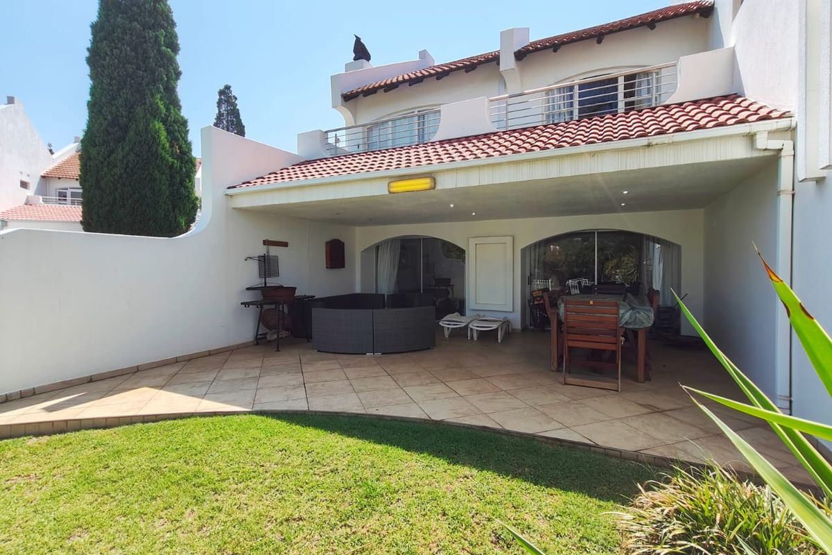 Spacious Waterfront Home with Modern Amenities - Photo 5