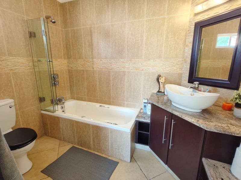 Spacious Waterfront Home with Modern Amenities - Photo 9