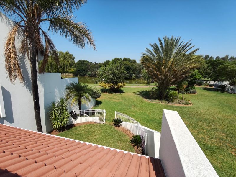 Spacious Waterfront Home with Modern Amenities - Photo 8