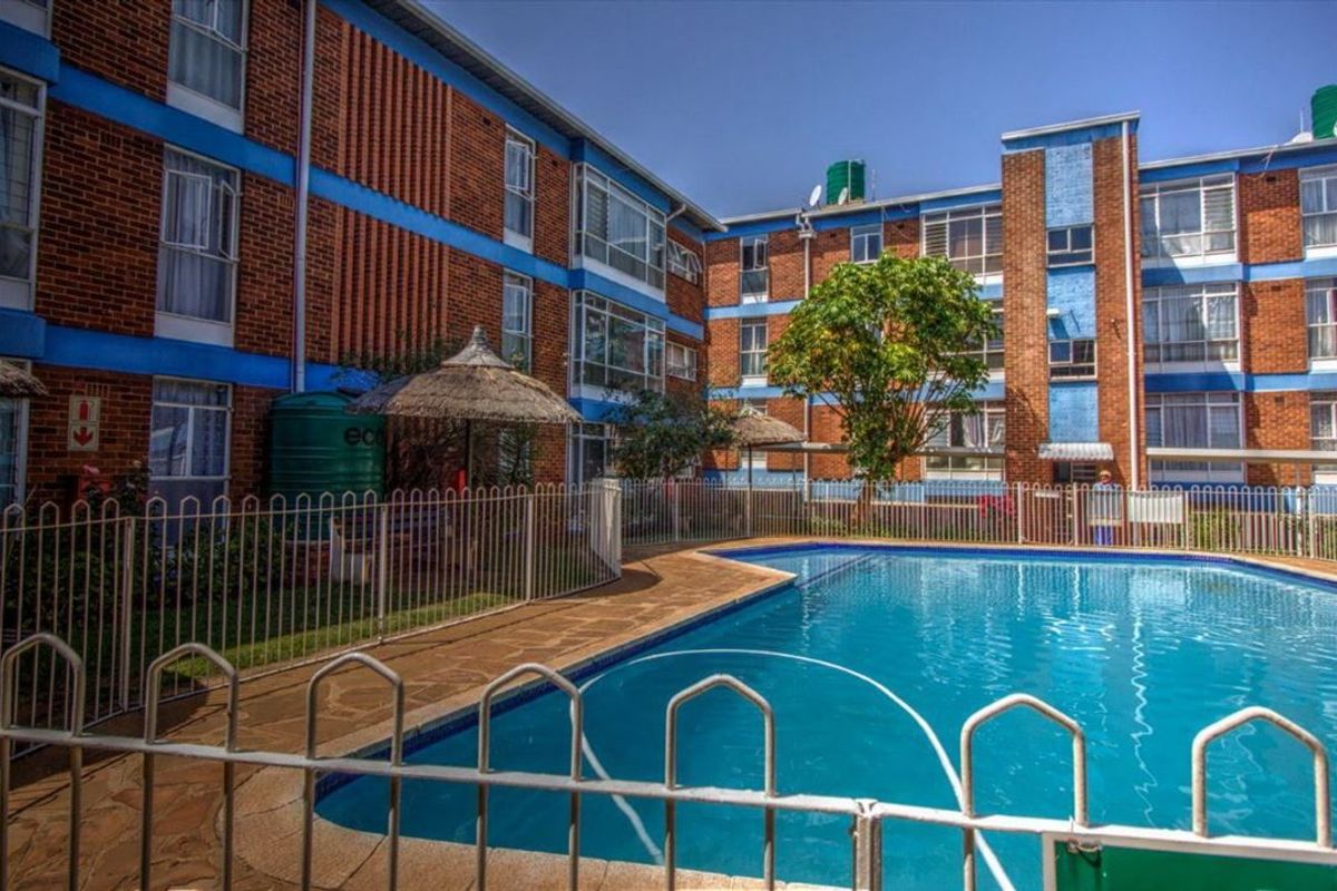 Charming Home with Pool and Essential Features - Photo 3
