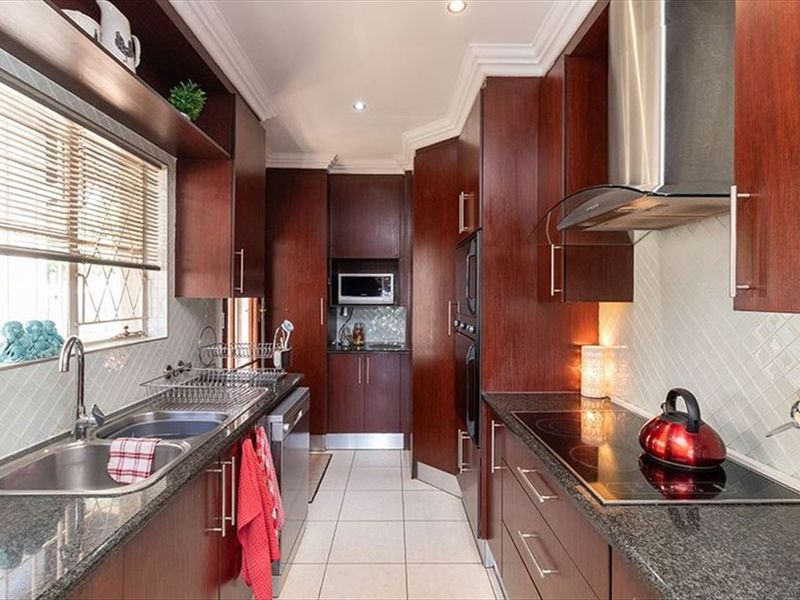 Spacious Family Home with Essential Amenities - Photo 2