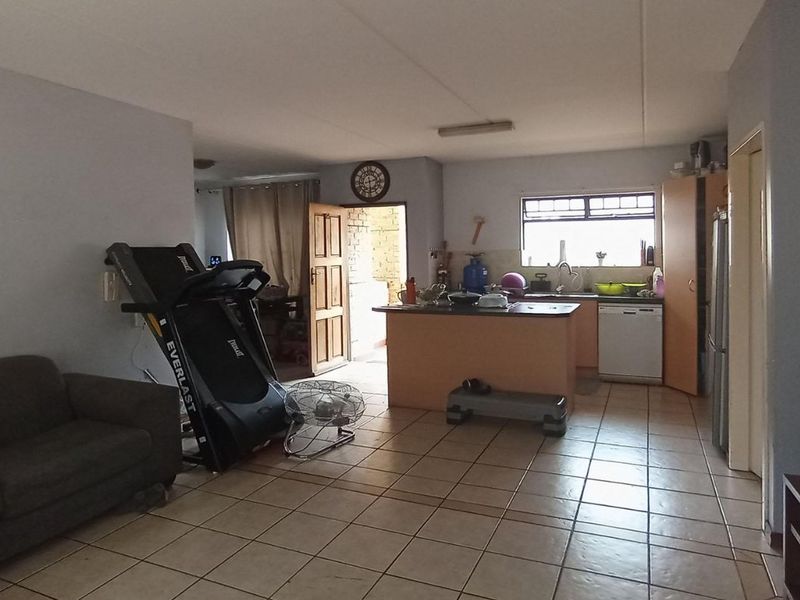 3 Bedroom Apartment for Sale in Erand Gardens - Photo 8