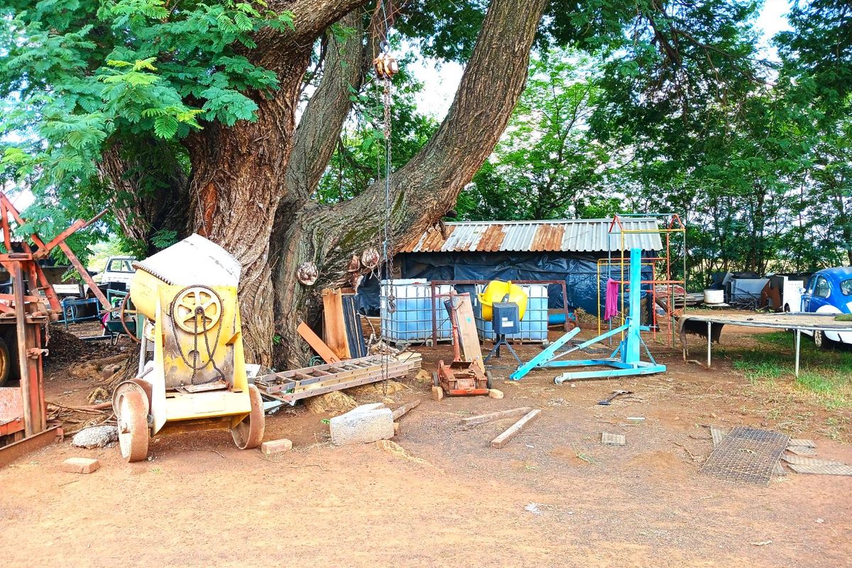 Versatile 28-Hectare Farm with Lucerne Income, Boreholes and Modern Housing Near Van der Hoff Road - Photo 5