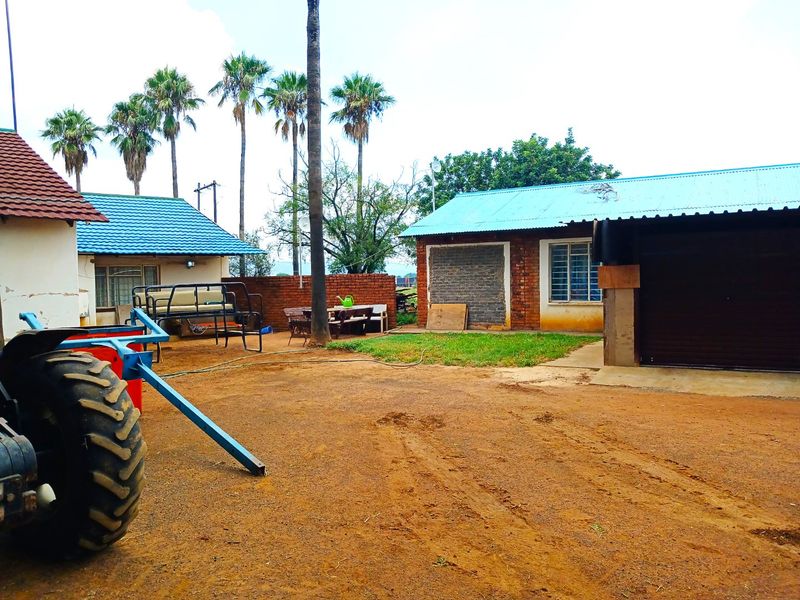 Versatile 28-Hectare Farm with Lucerne Income, Boreholes and Modern Housing Near Van der Hoff Road - Photo 3