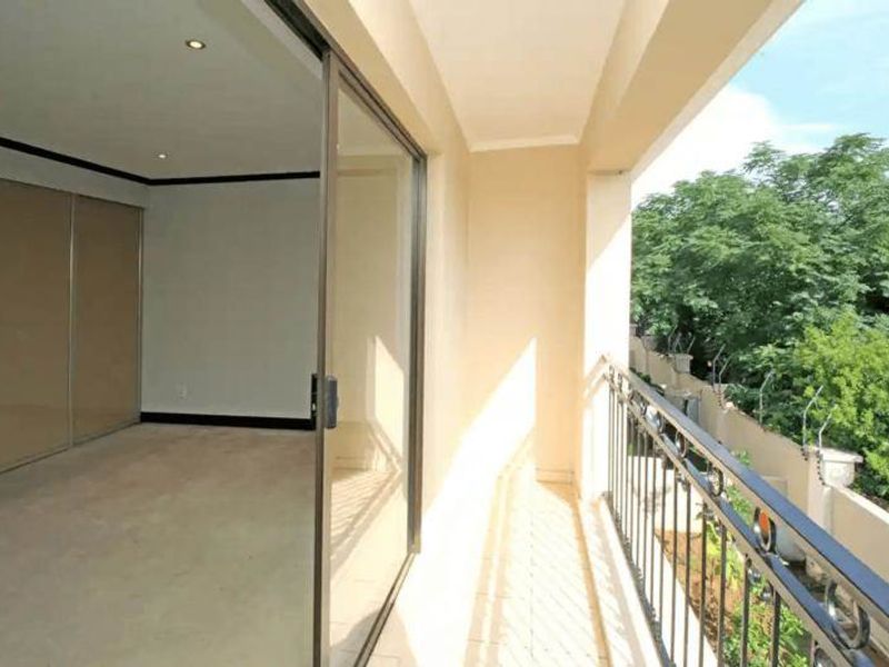 3 Bedroom Townhouse for Sale in Carlswald - Photo 9