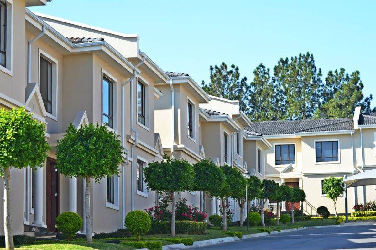 3 Bedroom Townhouse for Sale in Carlswald - Photo 2