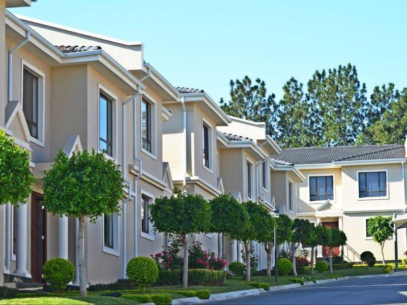 3 Bedroom Townhouse for Sale in Carlswald - Photo 2
