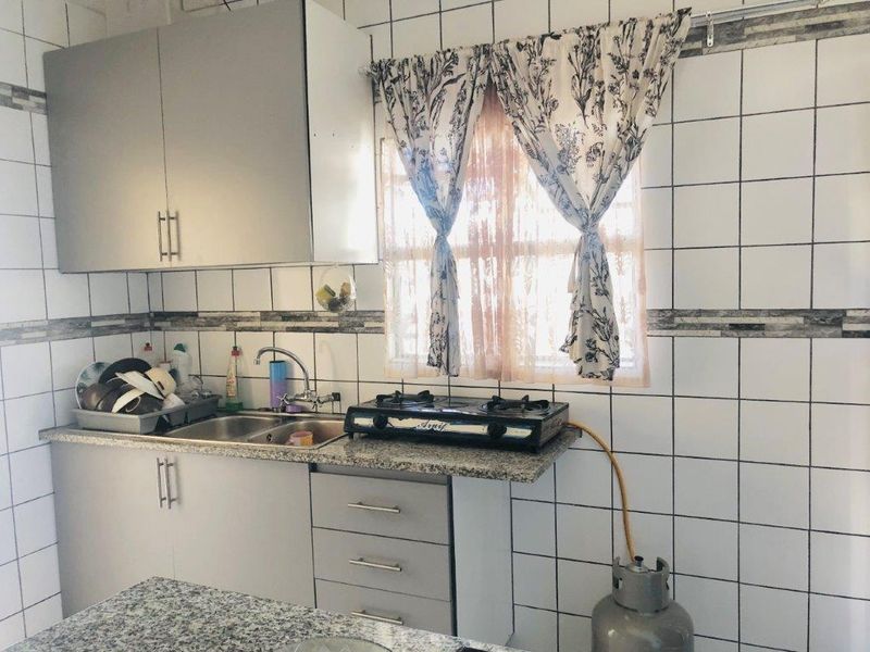 2 Properties For the Price Of One - An Investors Dream !! - Photo 3