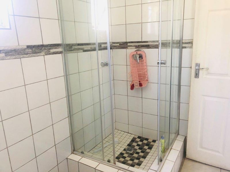 2 Properties For the Price Of One - An Investors Dream !! - Photo 10