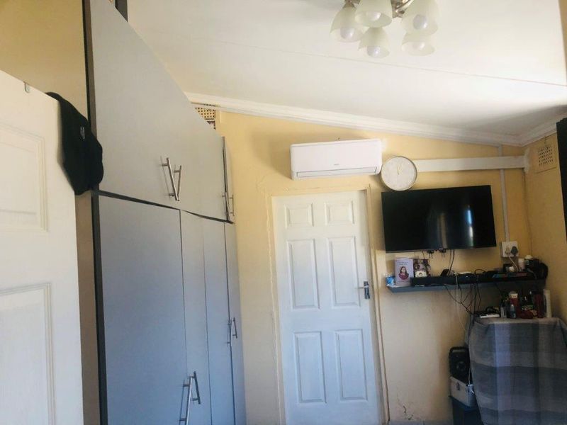 2 Properties For the Price Of One - An Investors Dream !! - Photo 8