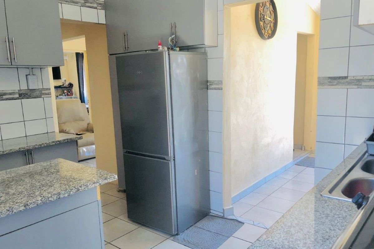 2 Properties For the Price Of One - An Investors Dream !! - Photo 4