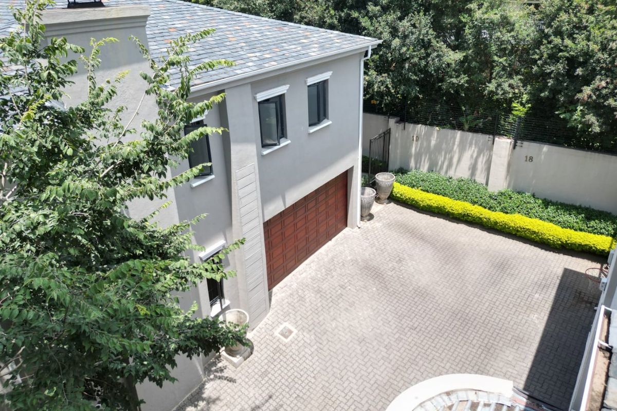 Pristine Cluster In Secure Sought After Complex in Hyde Park  - Photo 2