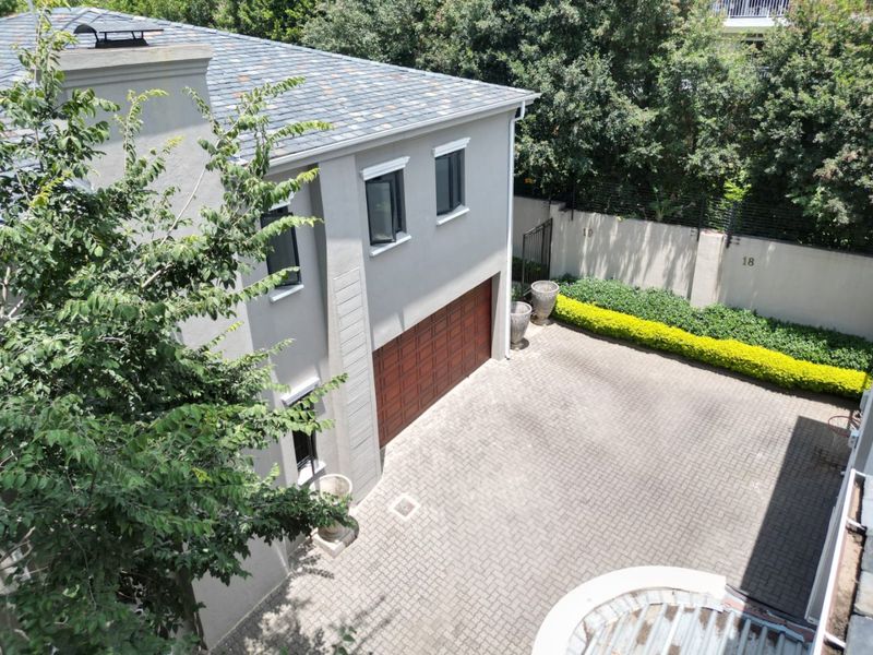 Pristine Cluster In Secure Sought After Complex in Hyde Park  - Photo 2