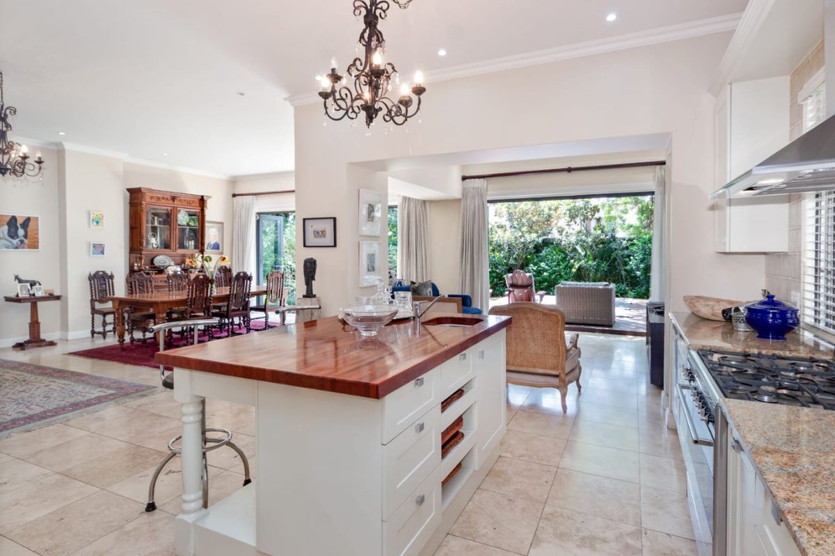 Pristine Cluster In Secure Sought After Complex in Hyde Park  - Photo 5