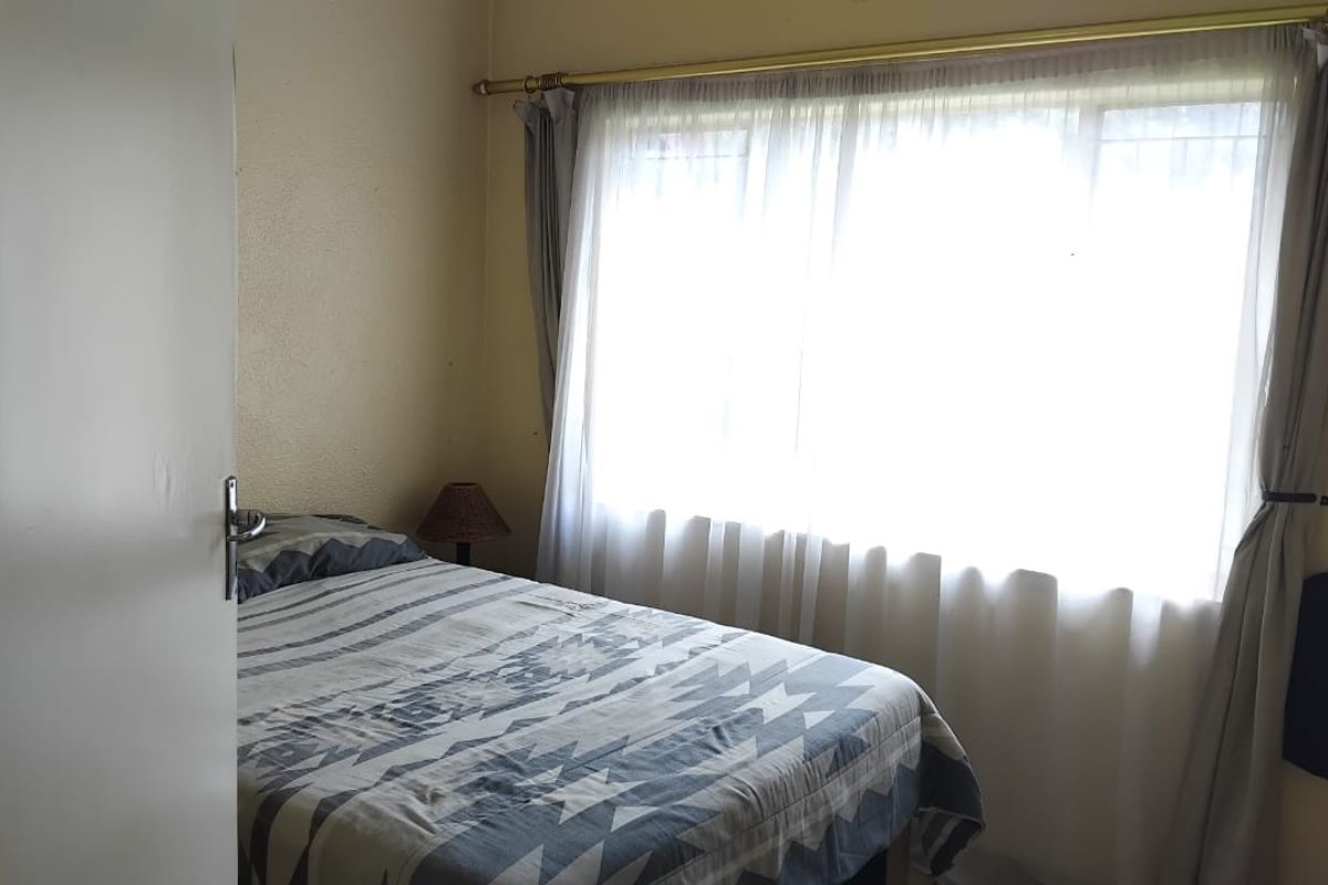 Stylish 3-Bedroom Home - Photo 5