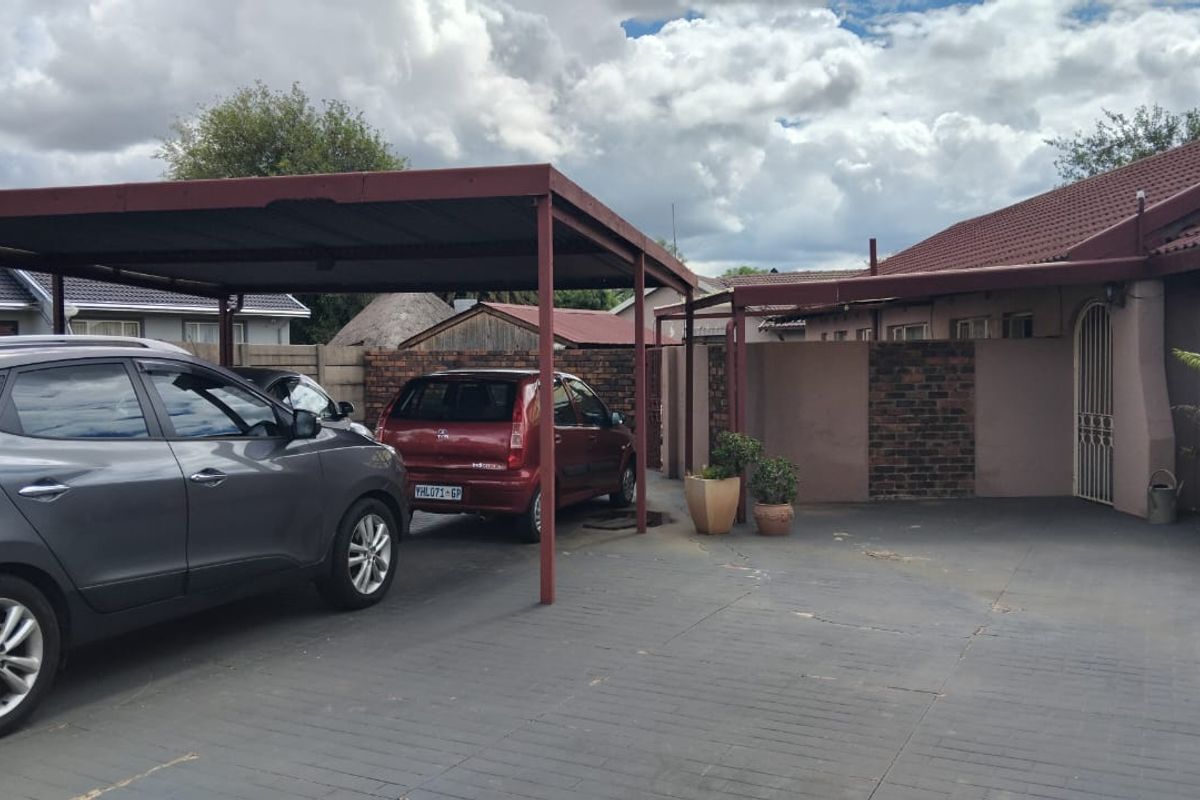 Stylish 3-Bedroom Home - Photo 3