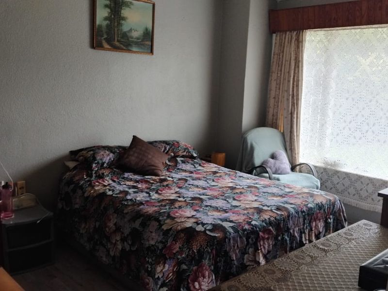 Stylish 3-Bedroom Home - Photo 8