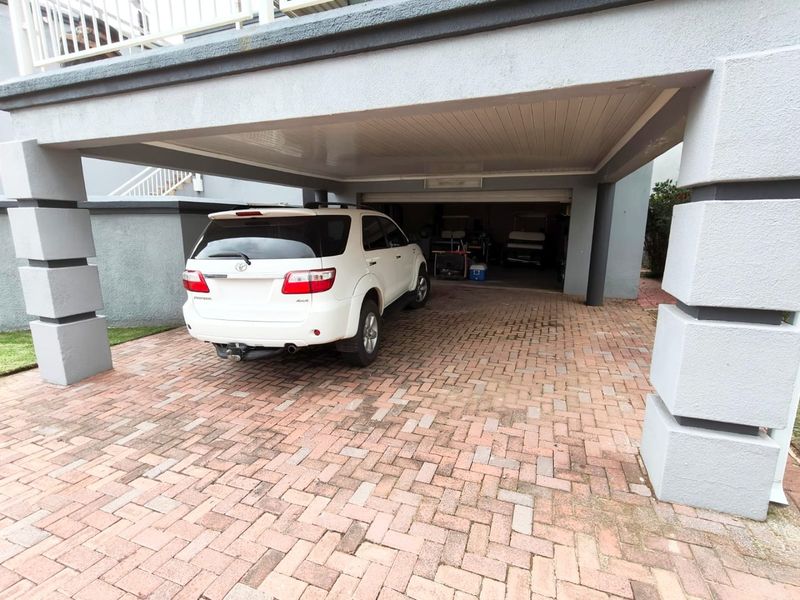 Spacious Multi-Room Property with Extensive Amenities - Photo 6