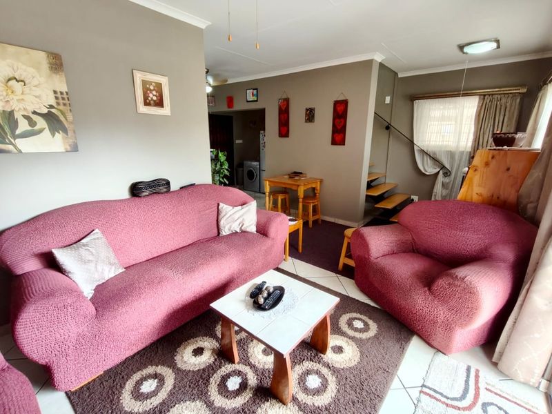 Modern Home with Solar Power, Water Tanks, and Shared Pool - Photo 8