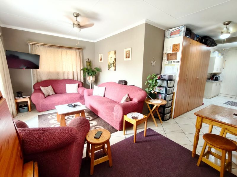 Modern Home with Solar Power, Water Tanks, and Shared Pool - Photo 7