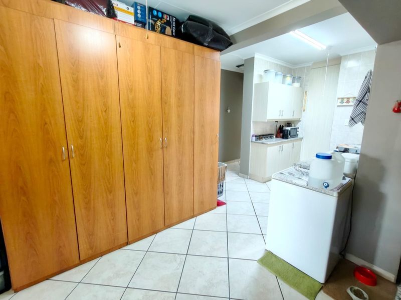 Modern Home with Solar Power, Water Tanks, and Shared Pool - Photo 6