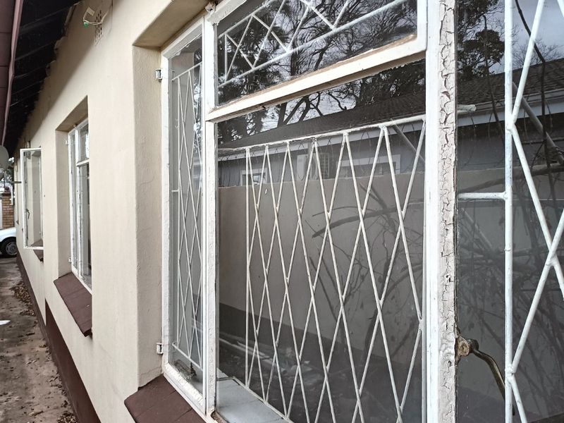 Spacious family home with flat!  - Photo 4