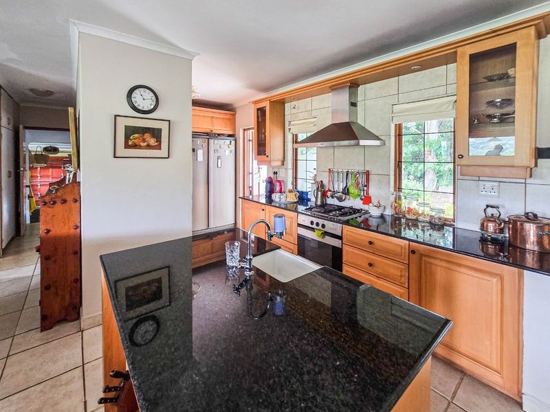 A Gentleman’s Residence Awaits! - Photo 9